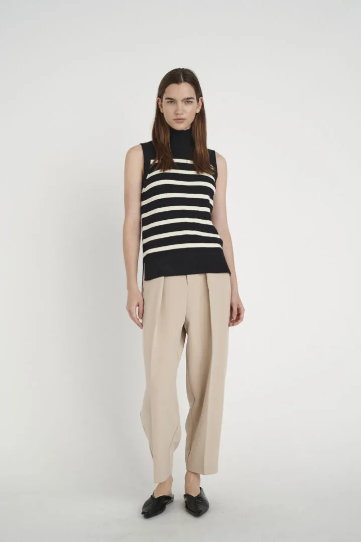 INW30107020 Gitte lMock Neck Sleevless Slipover